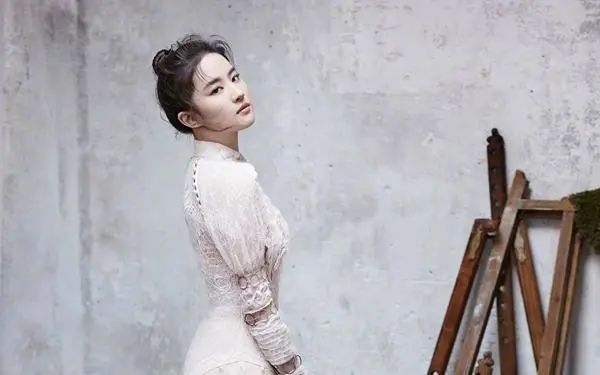 ​8个女生流行拍照姿势：教你拍出好照片 - 炫图天下