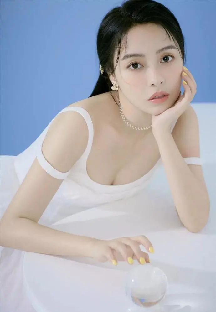浙江美女余心恬，俏丽多姿，楚楚动人 - 炫图天下