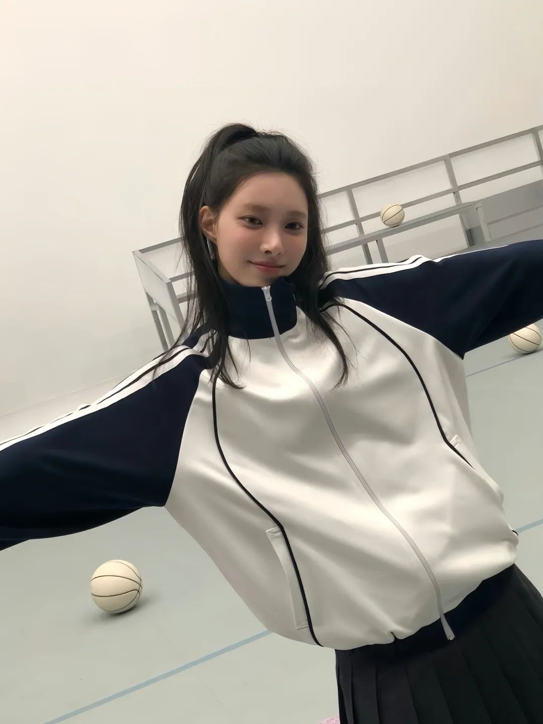 Hybe新女团成员校服照 清纯可爱的妹妹们 - 炫图天下