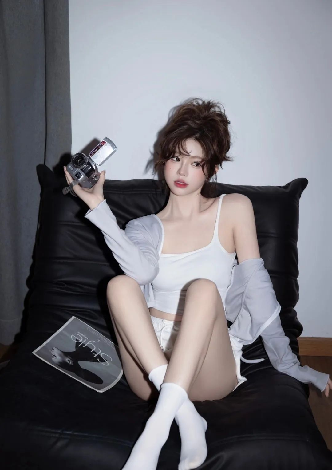 娇俏迷人 白色吊带 美少女写真~ - 炫图天下