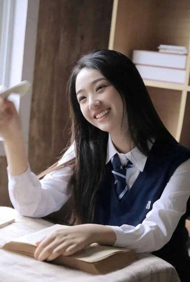 这火辣的身材一般人真顶不住~大长腿太吸引人，清甜的面容让人看了一眼就食之无味 - 炫图天下