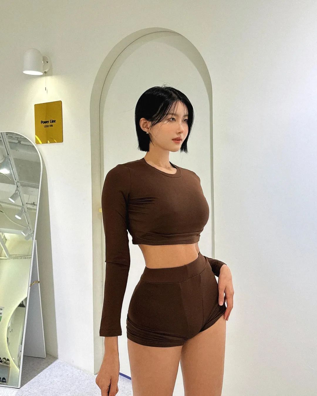 韩国极品女神！顶级腰臀比，这身材，谁能不迷糊啊？ - 炫图天下