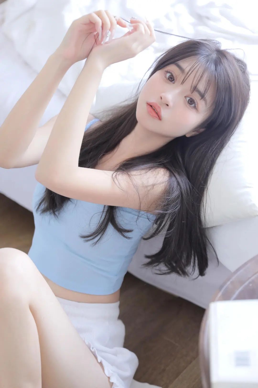 清纯蓝色系居家氧气少女写真 - 炫图天下