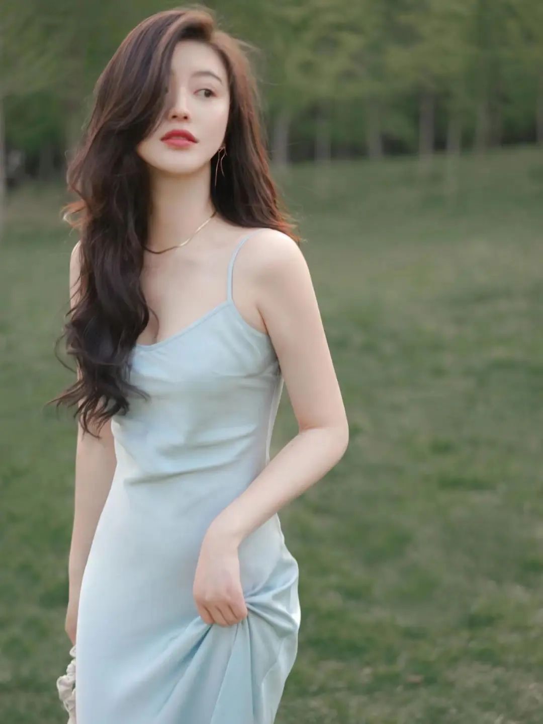 气质美女、户外写真 - 炫图天下