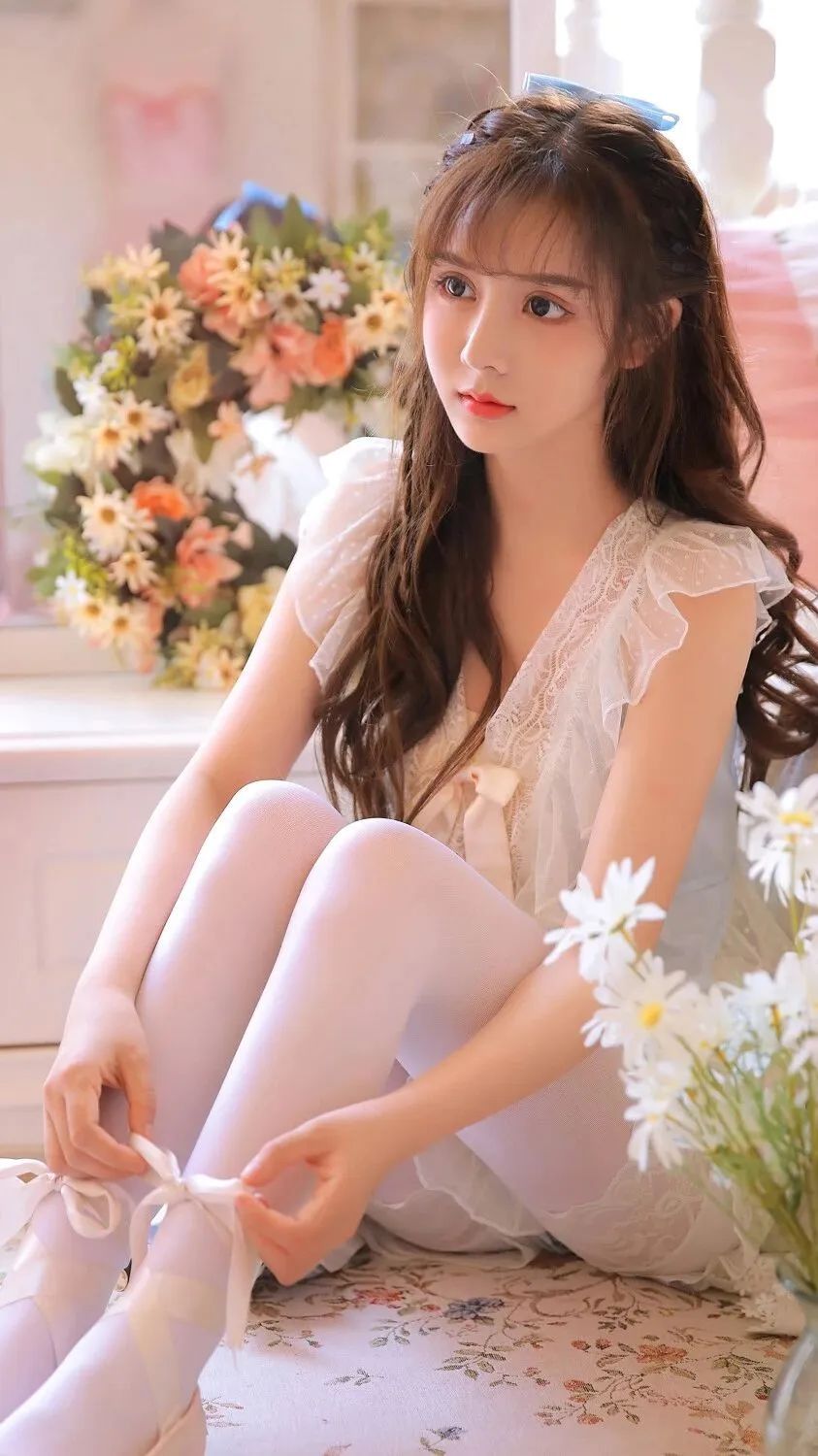 美女壁纸｜性感诱惑白丝腿控 - 炫图天下