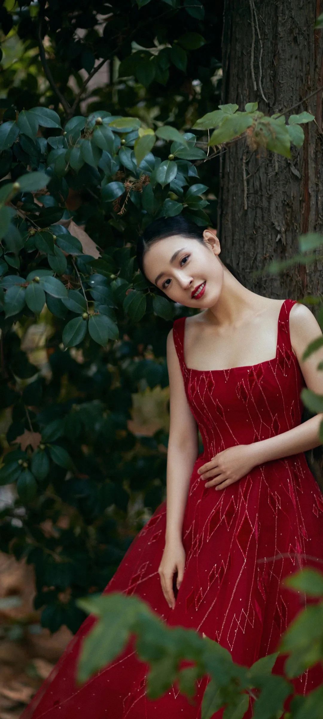 壁纸｜吴倩 灵动小花抹胸裙写真合集 - 炫图天下
