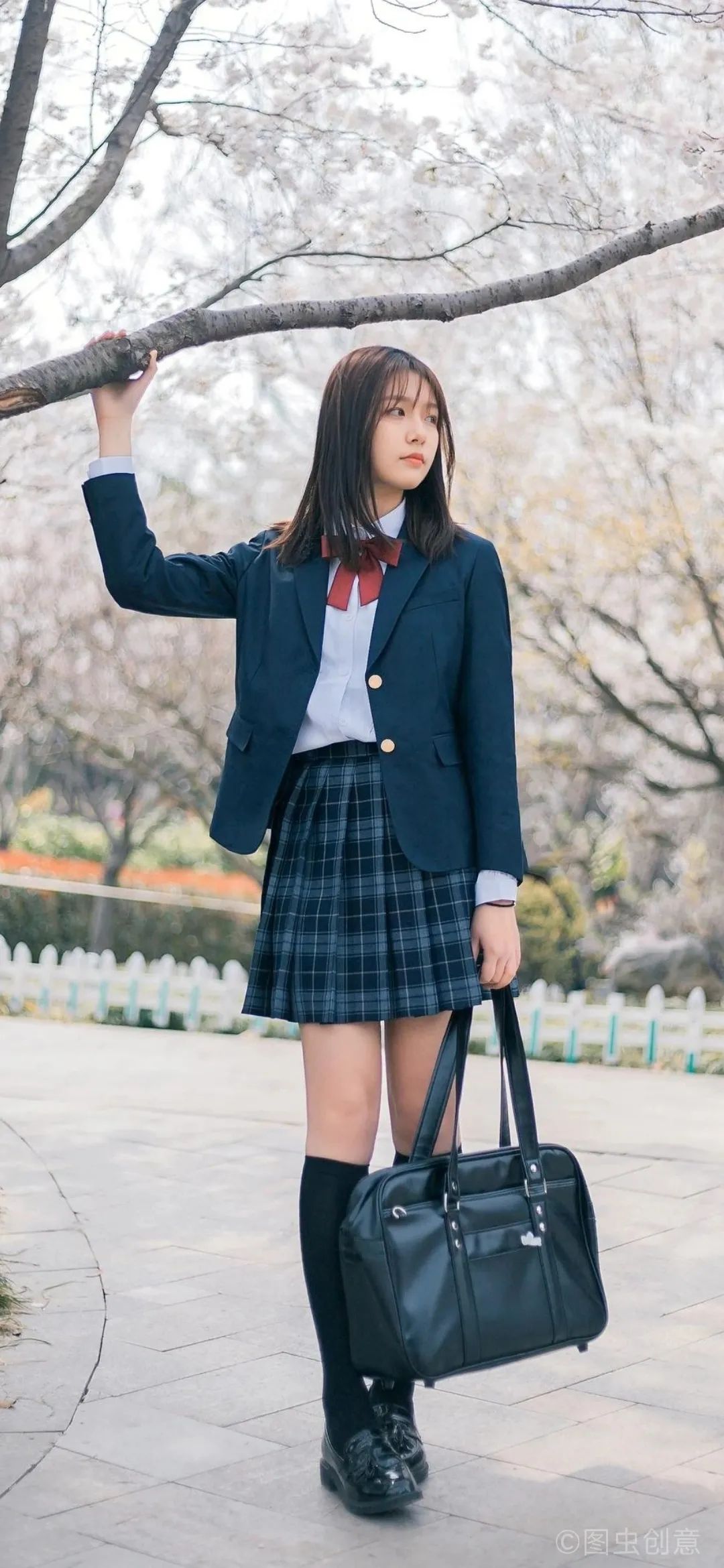 气质性感美女,丝袜大长腿让你大饱眼福 - 炫图天下