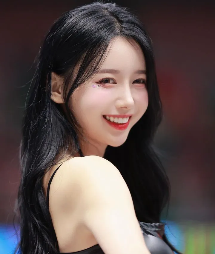 凹凸有致！啦啦女神真是太顶了… - 炫图天下