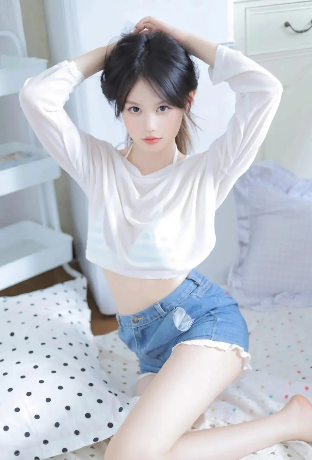 2024最新美女壁纸 | 居家比基尼写真 - 炫图天下