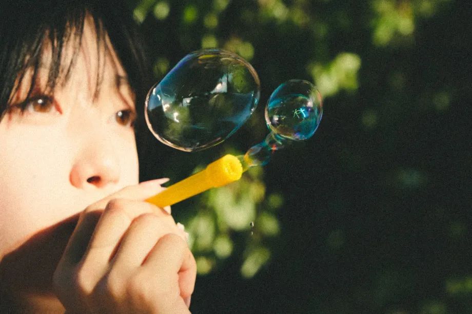 那是一个晴天的午后 你突然和我说 月亮很美 鲨丁鱼 - 炫图天下