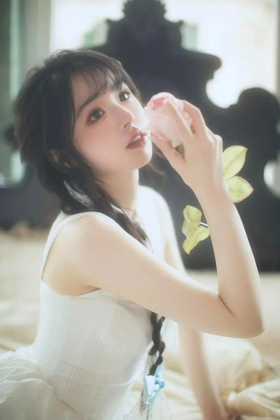 编程与生活：晨光中的玫瑰,一位少女的宁静时光…… - 炫图天下