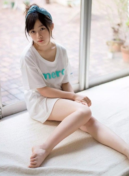 千年一遇的美女，大长腿吸睛 - 炫图天下
