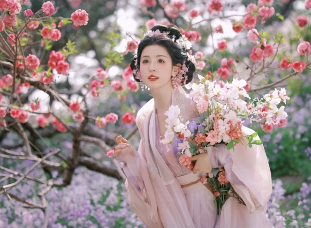 美女网红：顶级美女！来自新疆！肤白貌美，大长腿！这颜值，绝杀了。 - 炫图天下