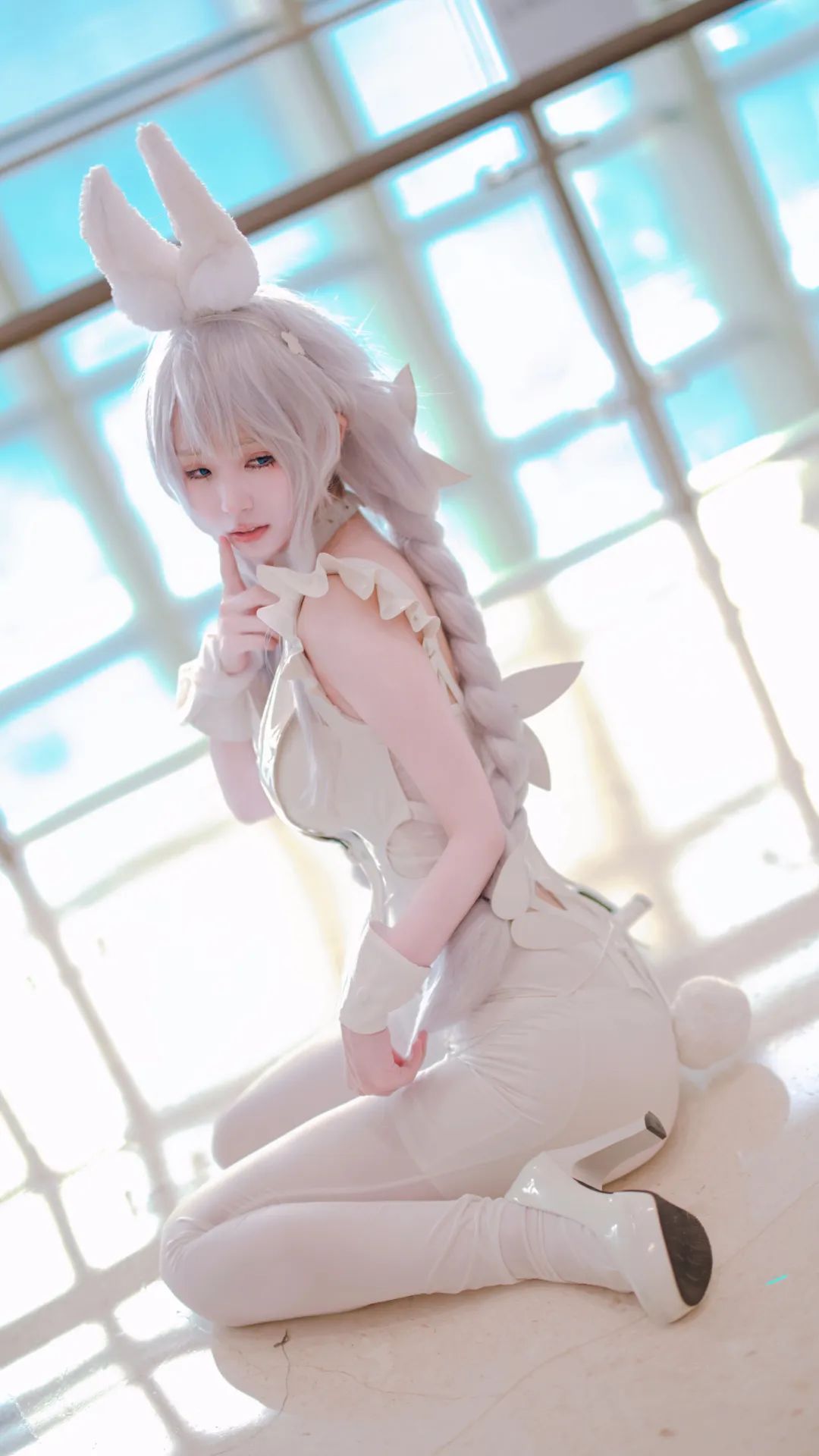 《碧蓝航线》恶毒cosplay正片，慵懒的白兔 - 炫图天下