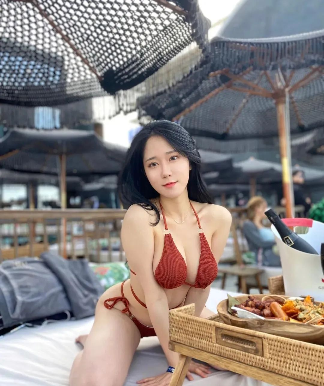 每日图鉴0607：不愧是健身美女，身材绝了！ - 炫图天下