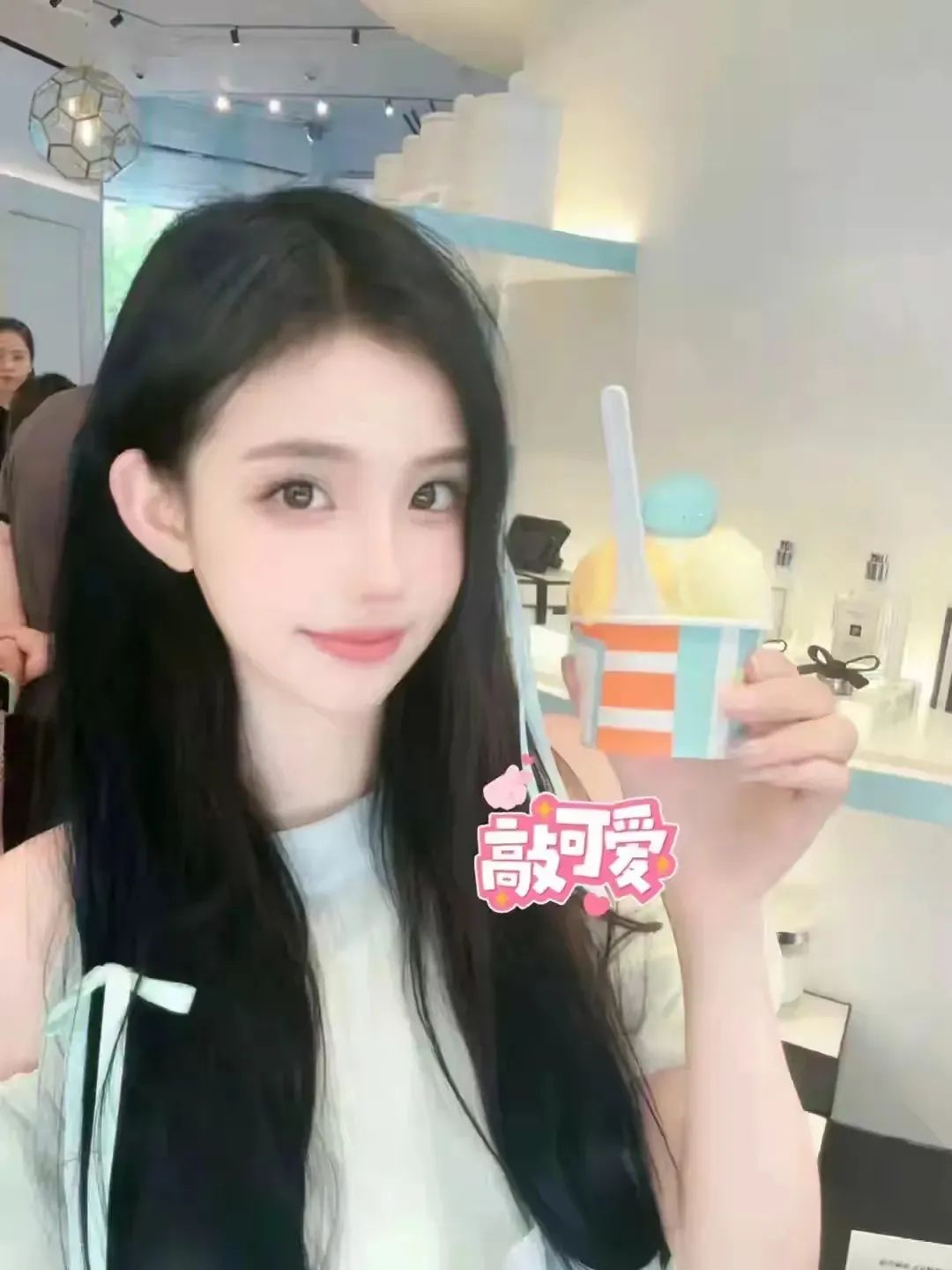 这么好看的小姐姐不知道以后要便宜那个臭小子 - 炫图天下