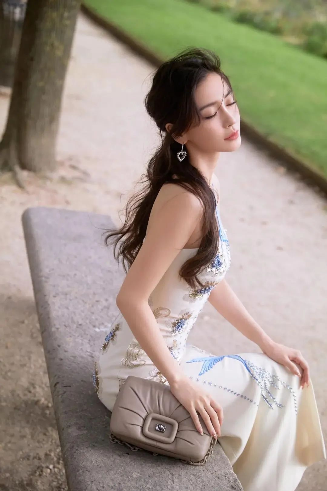 壁纸｜Angelababy抹胸短裙唯美壁纸分享 - 炫图天下