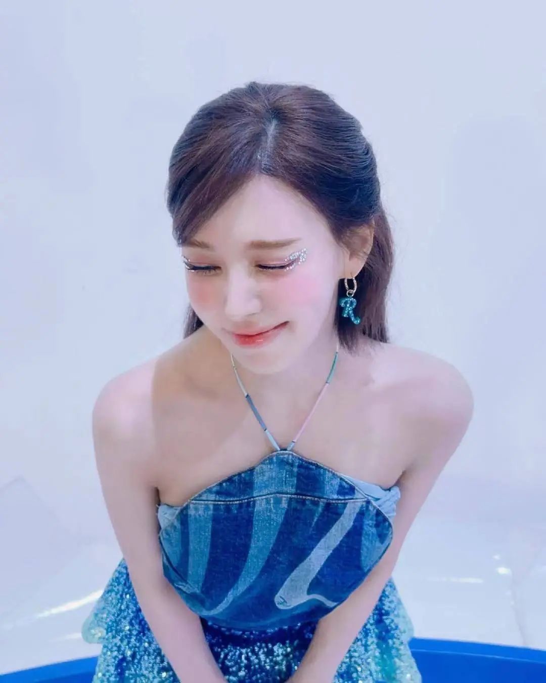 温柔优雅Wendy欧尼～眼尾碎钻太漂亮啦 - 炫图天下