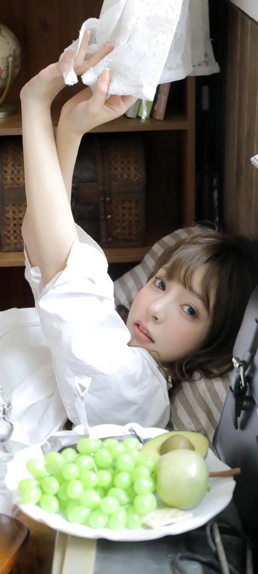 美女壁纸 | 绕过江山错落，才发现你是人间星火。。 - 炫图天下