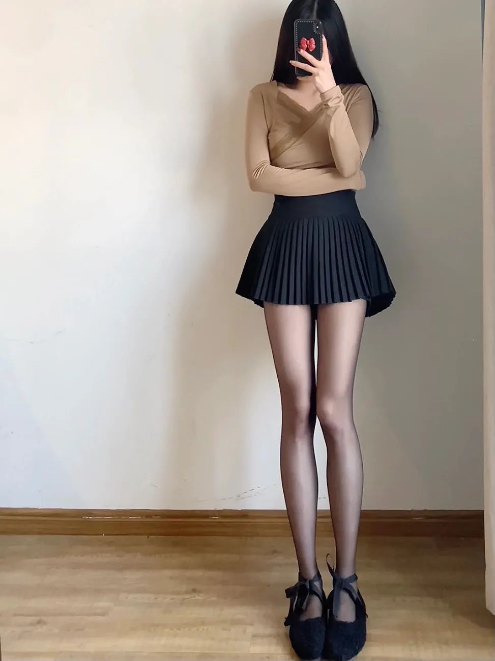 新冰冰女神，体验不同黑丝短裙！ - 炫图天下