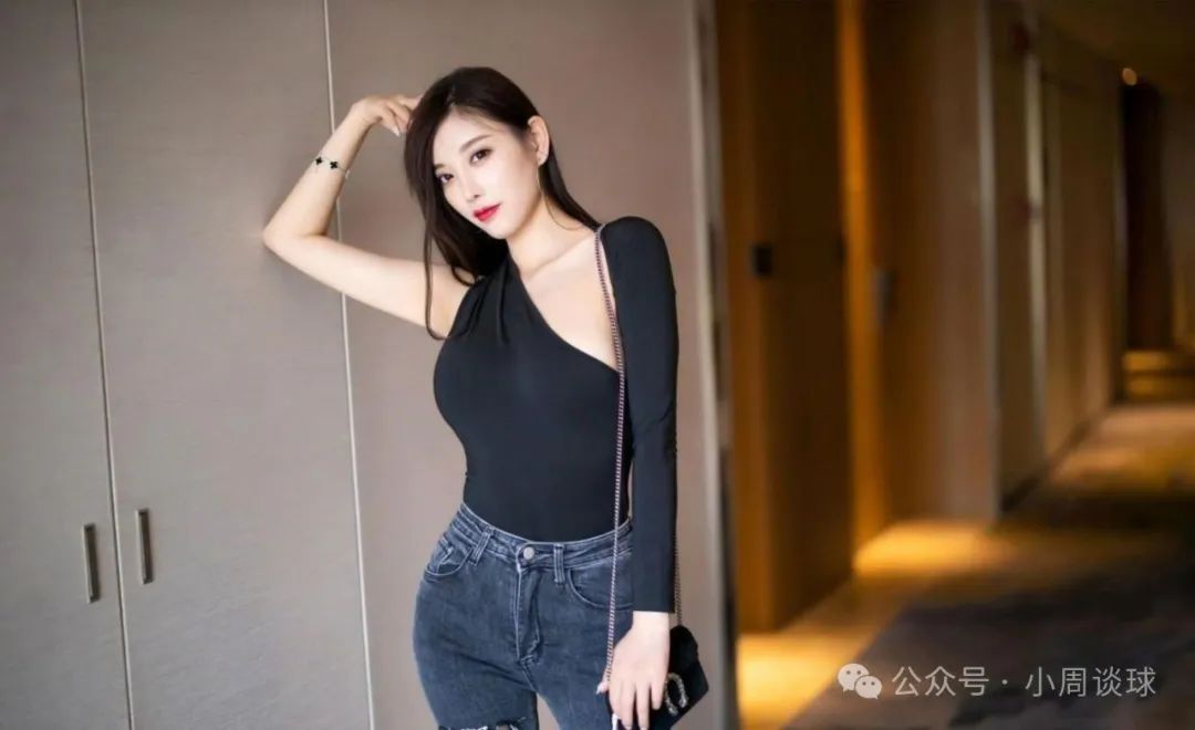 杨晨晨紧身牛仔裤写真，腿部线条几乎完美 - 炫图天下