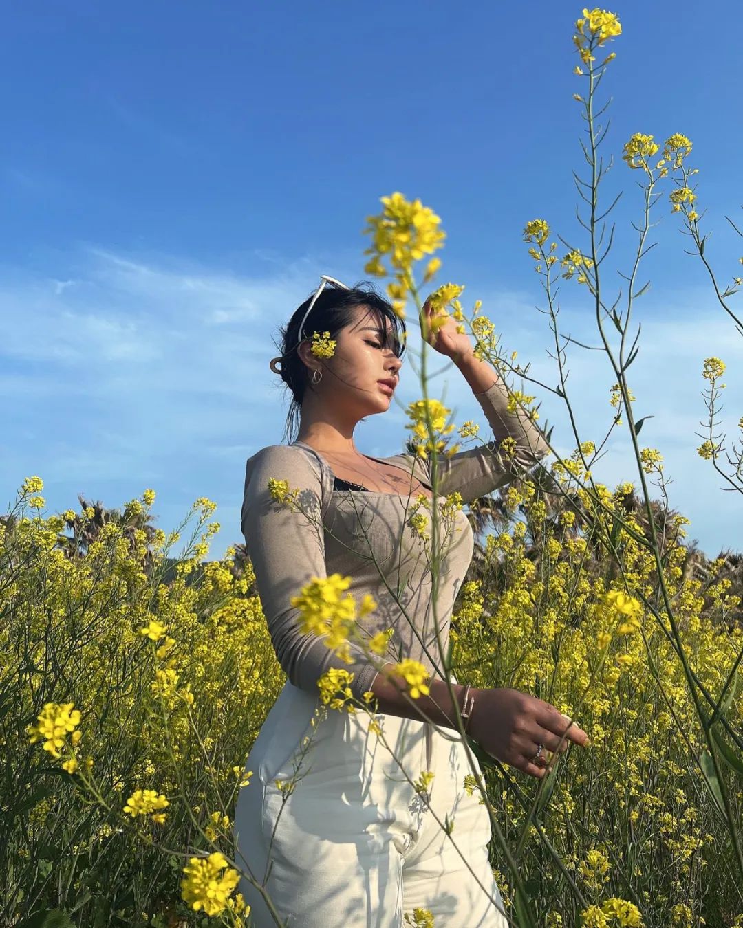 身材健美！热爱自然，喜欢户外的极品女神，真的很迷人 - 炫图天下