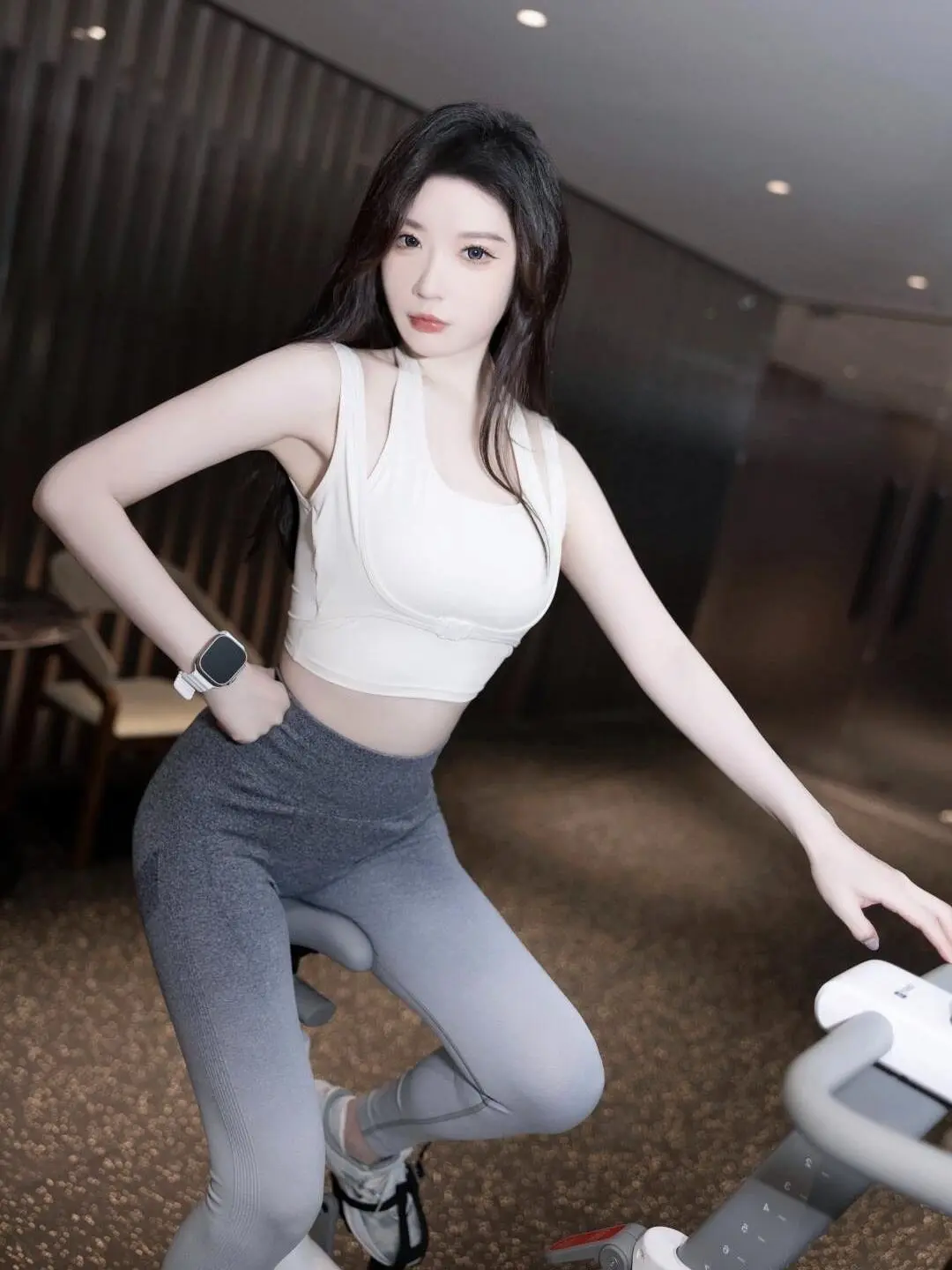 2024最新美女壁纸 | 瑜伽服美女写真 - 炫图天下