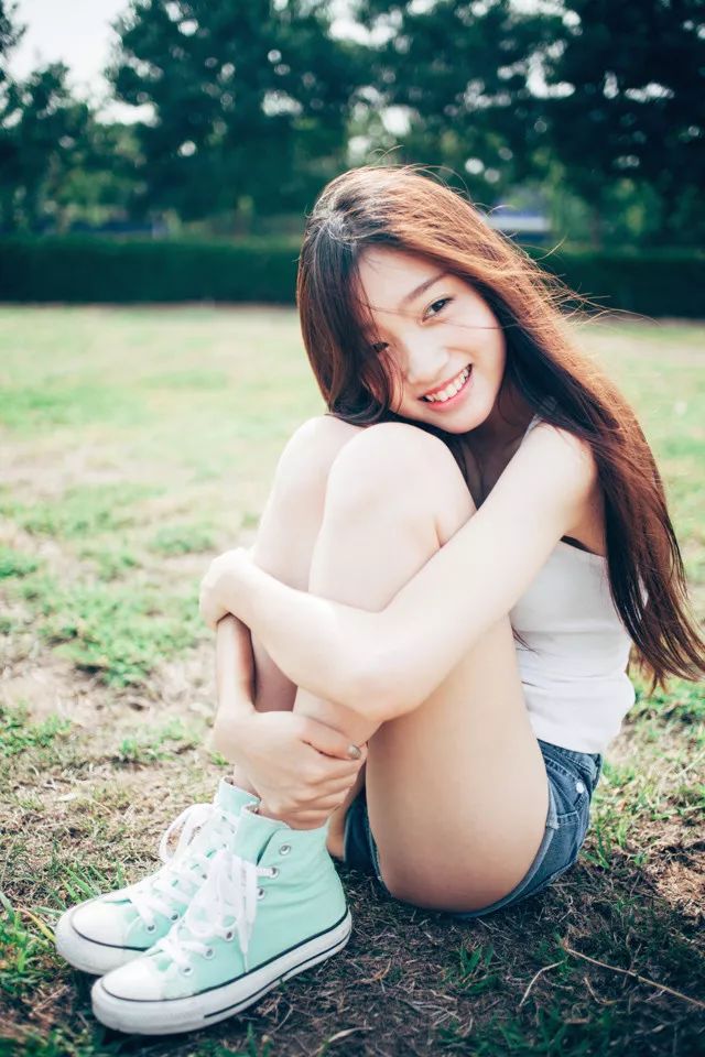 夏日街头的长腿神仙妹纸～街拍美女 - 炫图天下