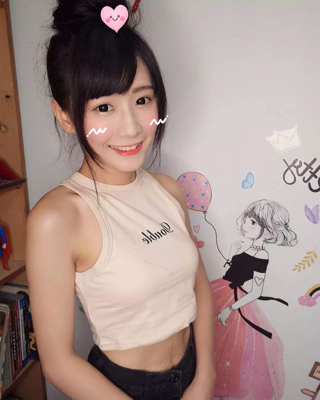 刚从卫校毕业的女生，青春活力妩媚 - 炫图天下