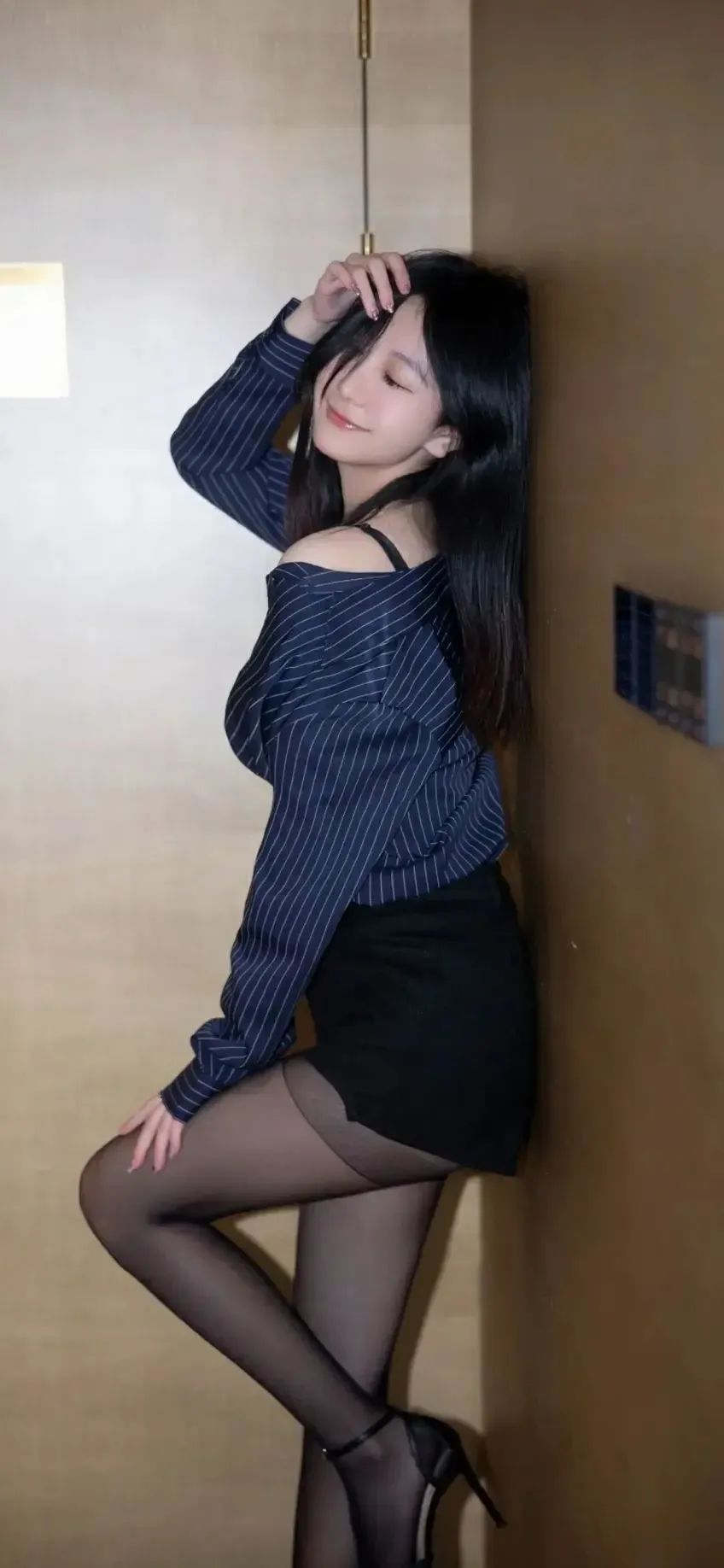 谢小蒽｜美女网红｜壁纸分享｜黄金比例身材 - 炫图天下