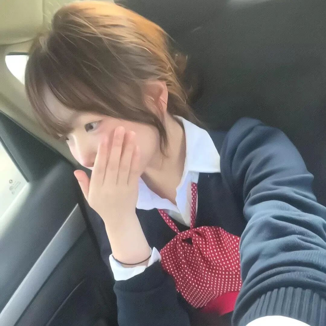 ?????? 屋檐下躲雨女头 - 炫图天下