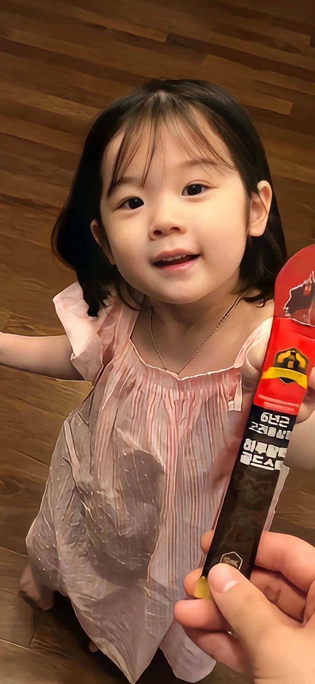 手机壁纸 | 爱你的天使就在离你最近的地方 - 炫图天下