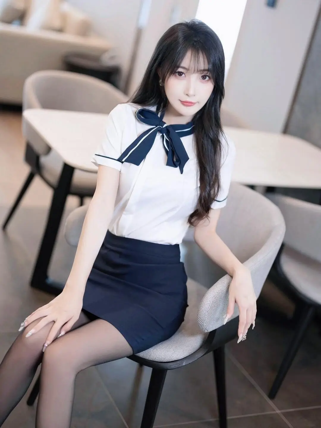 2024最新美女写真 | 制服黑丝美腿写真 - 炫图天下
