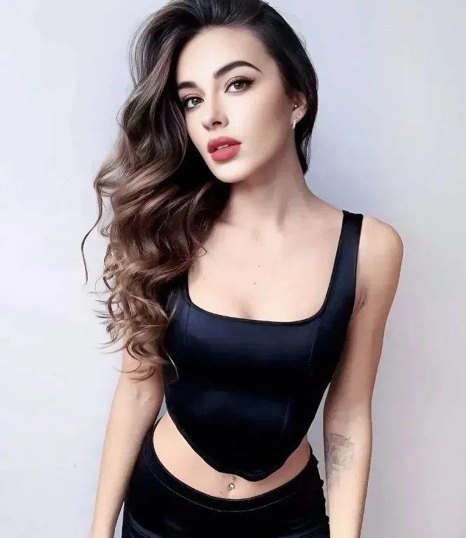 壁纸｜欧美美女模特性感写真壁纸，身材火辣，与众不同 - 炫图天下