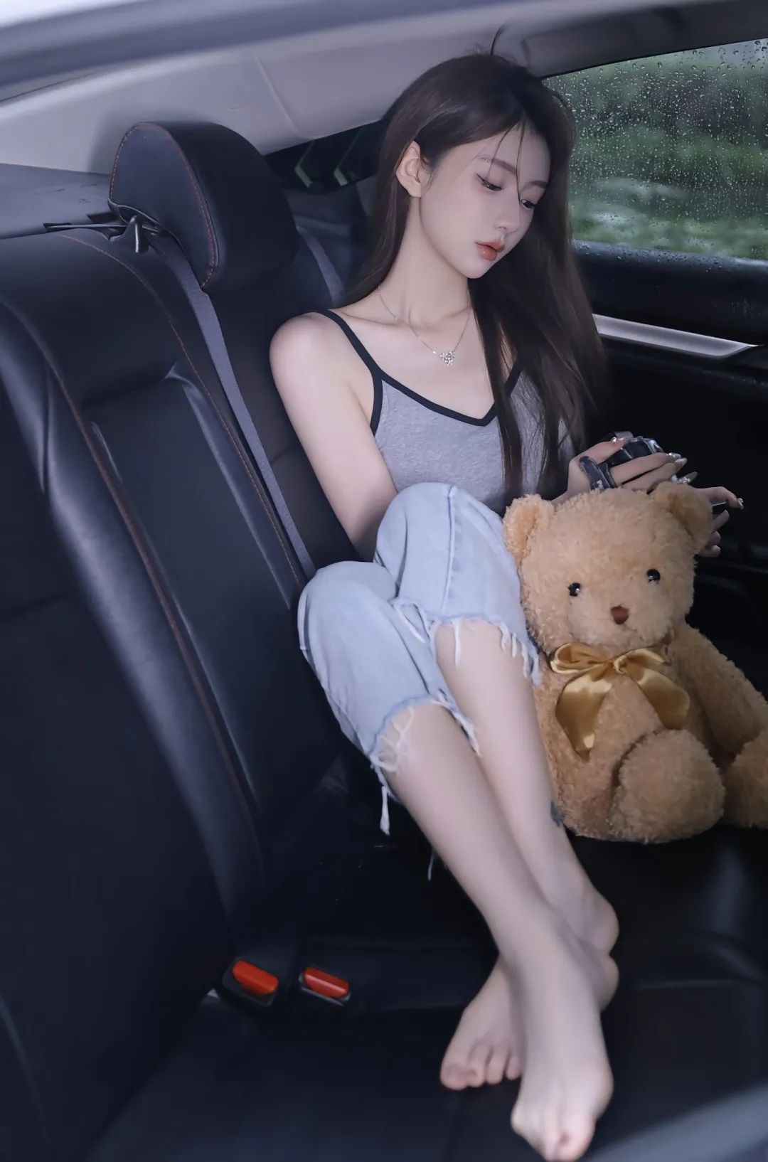 【美女模特】雨中车模 - 炫图天下