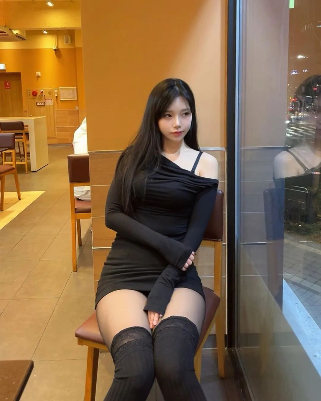 韩国顶级美女！黑丝大长腿，真的很顶啊 - 炫图天下