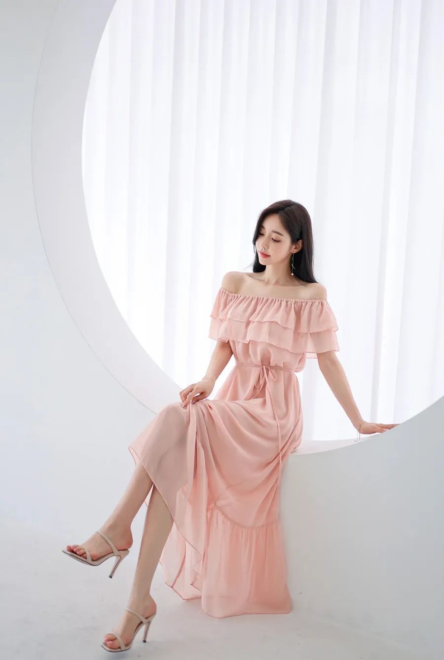 孙允珠图鉴910，粉色荷叶边抹胸裙 - 炫图天下