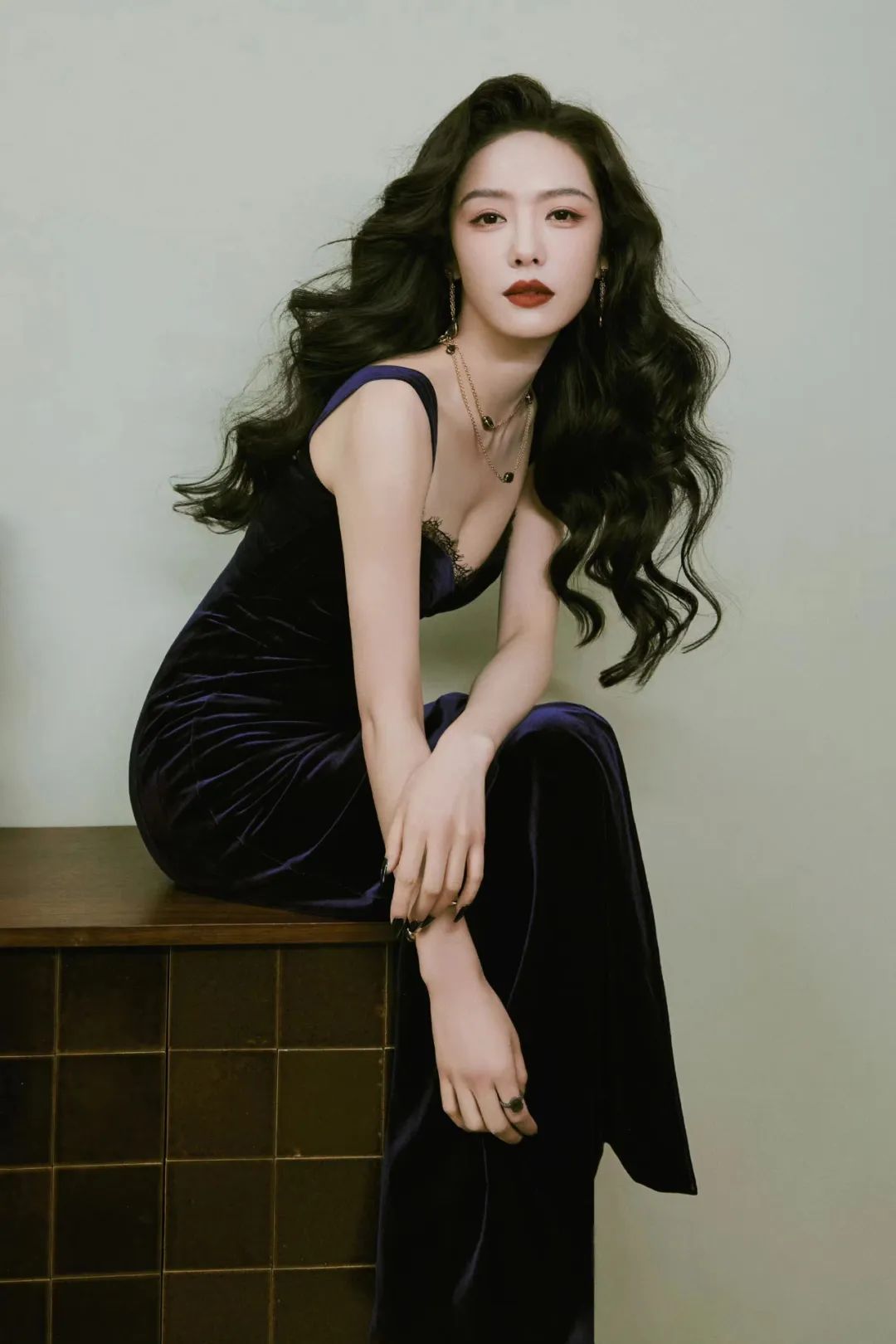 蔡文静性感吊带裙写真 - 炫图天下