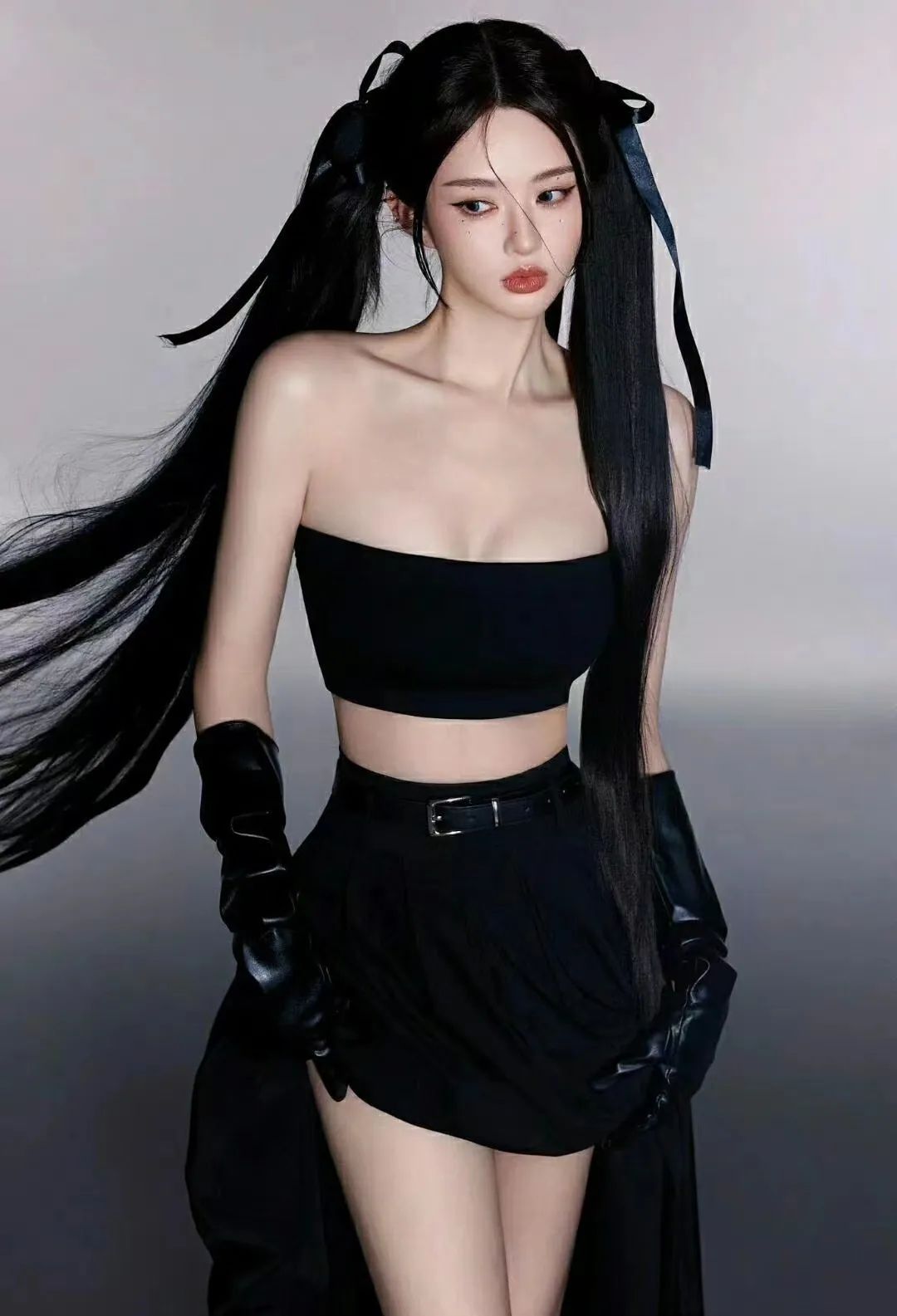 双马尾小魔女，性感抹胸，太吸睛 - 炫图天下