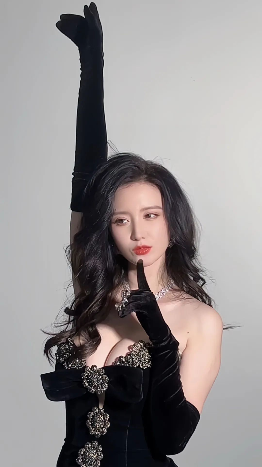 傲人身姿，丰满有料，真的扛不住 - 炫图天下