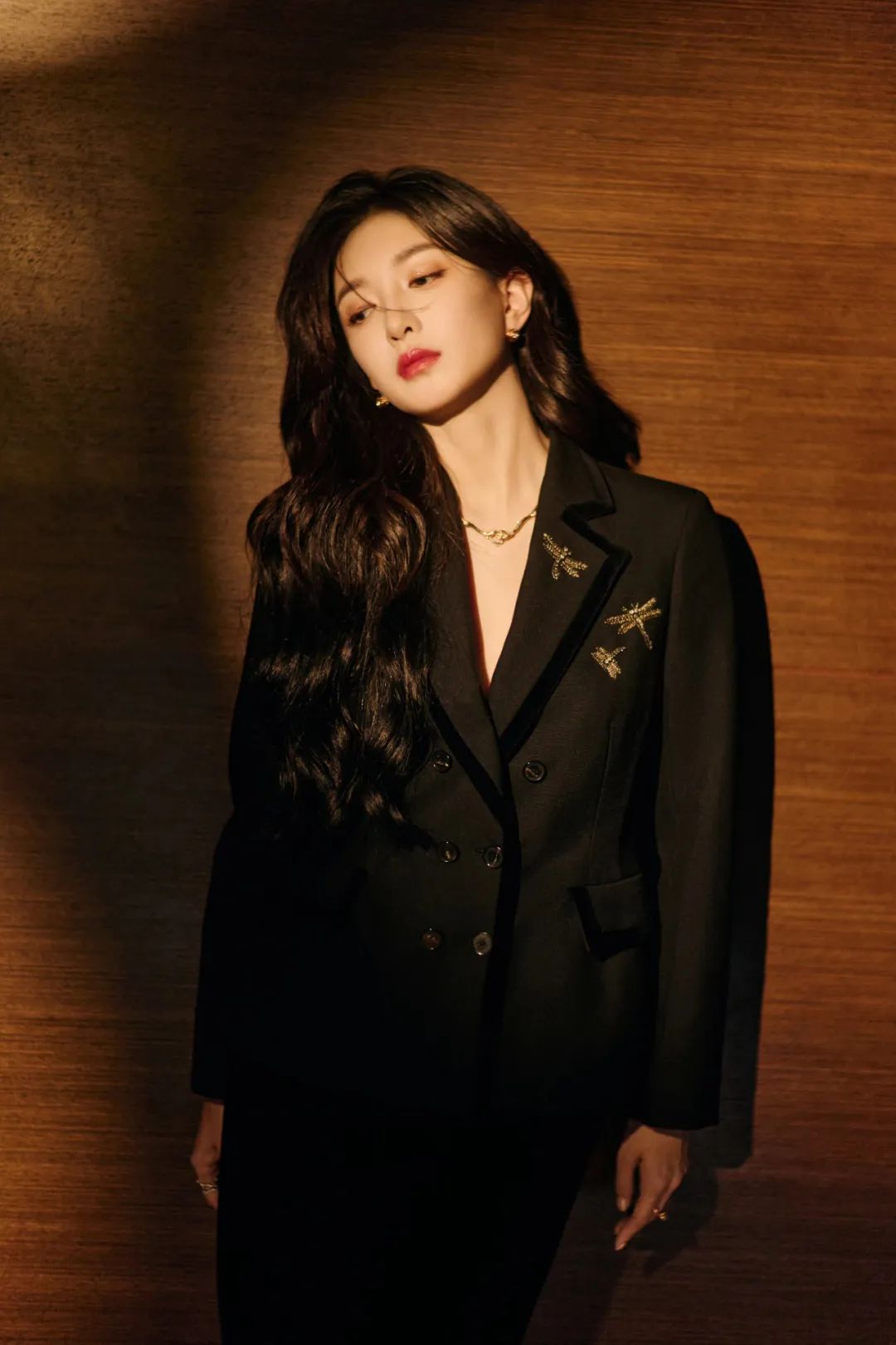 流光溢彩下的江疏影御姐范十足 - 炫图天下