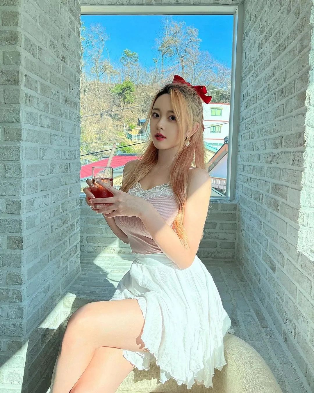 夏日发色性感风：美女潮色发型盛宴 - 炫图天下