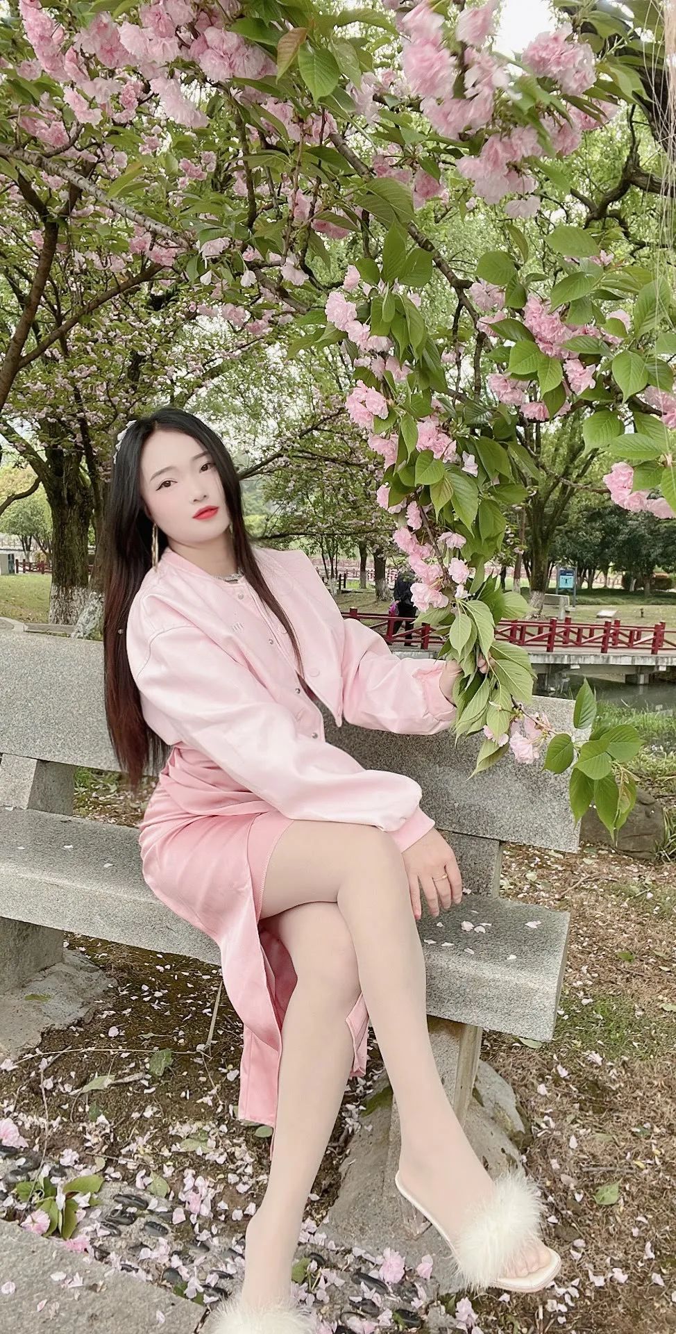 最好的季节，遇到最好的人，花下盛开的年纪。 - 炫图天下