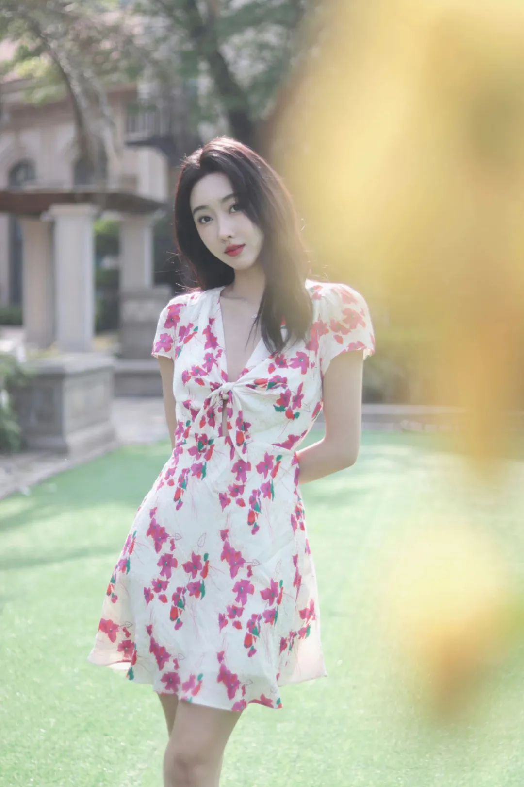 宣璐桃花短裙写真，如初恋般甜美 - 炫图天下