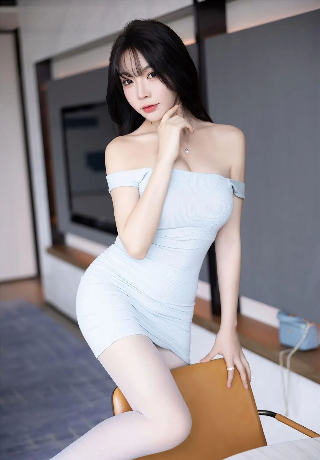 高清美女壁纸精选，美腿丝袜控福利 - 炫图天下