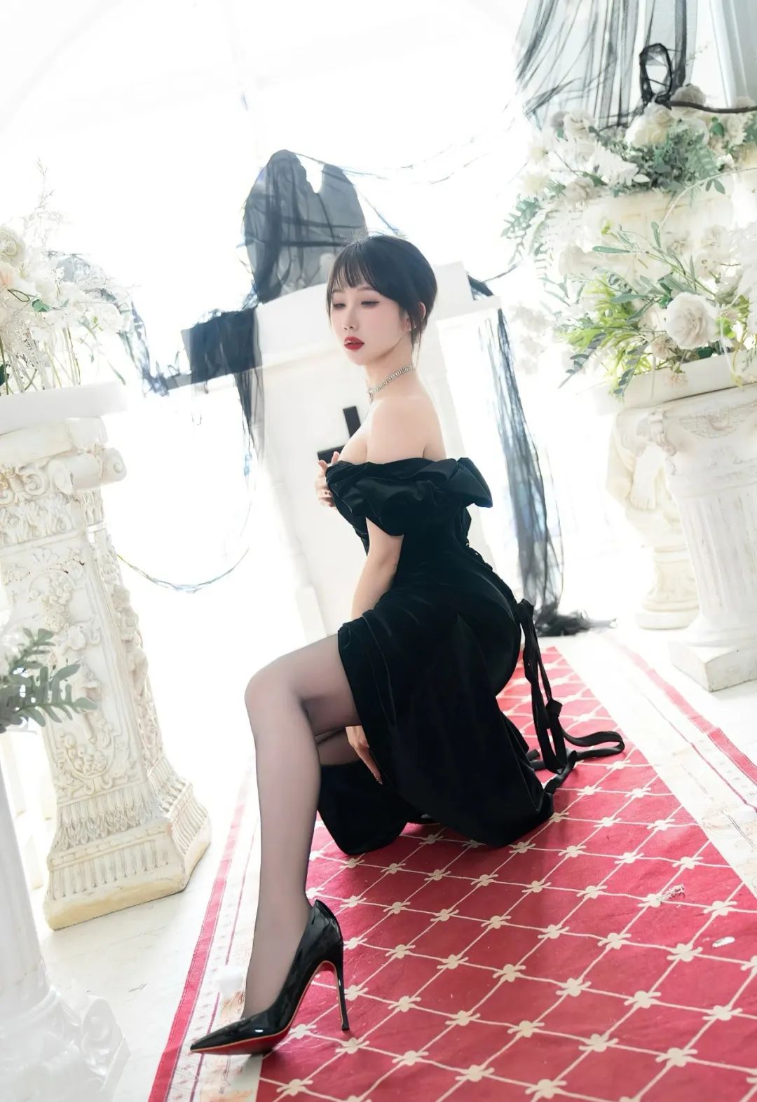 写真 | 高级神颜，优雅时光，黑裙轻扬 - 炫图天下