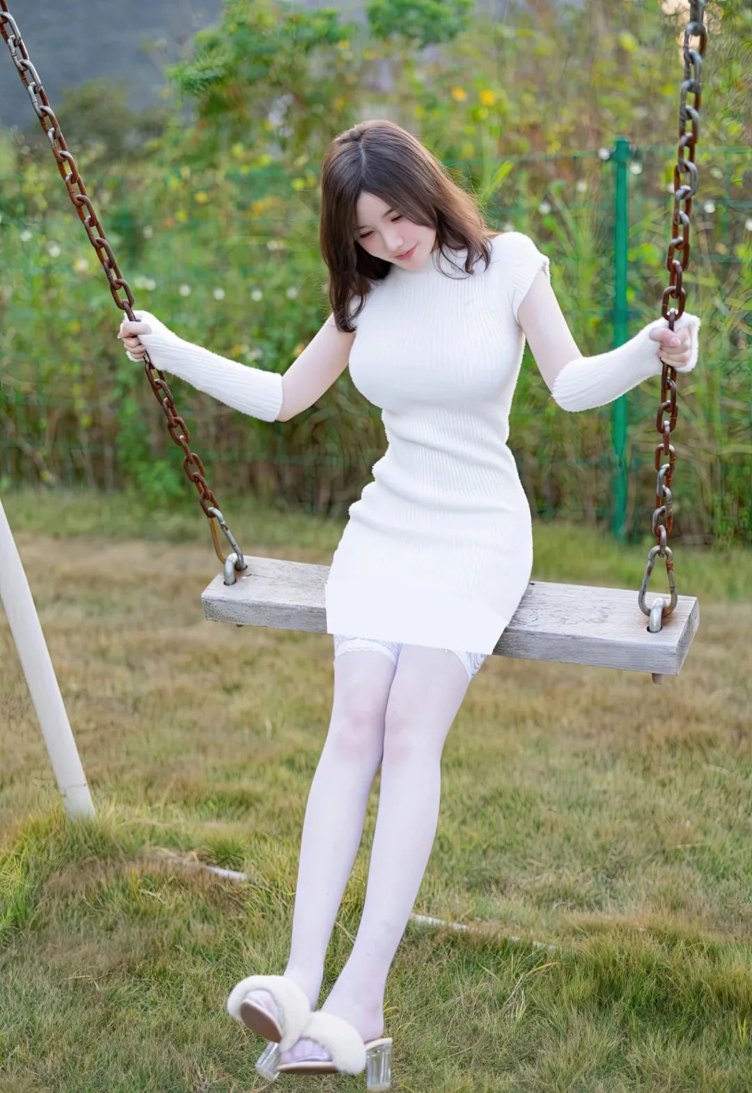 写真 | 纯白丽人，亮眼白丝夺眼球 - 炫图天下