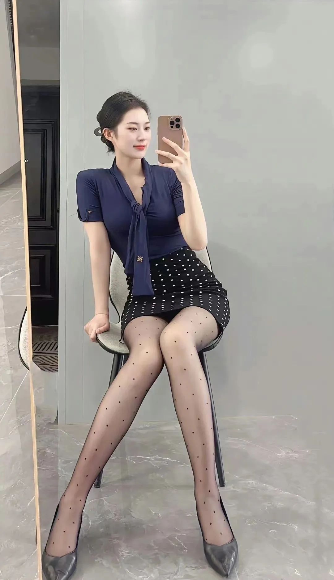 超正点空姐，短裙，斑点丝袜，大长腿，修长身材，真的顶不住 - 炫图天下