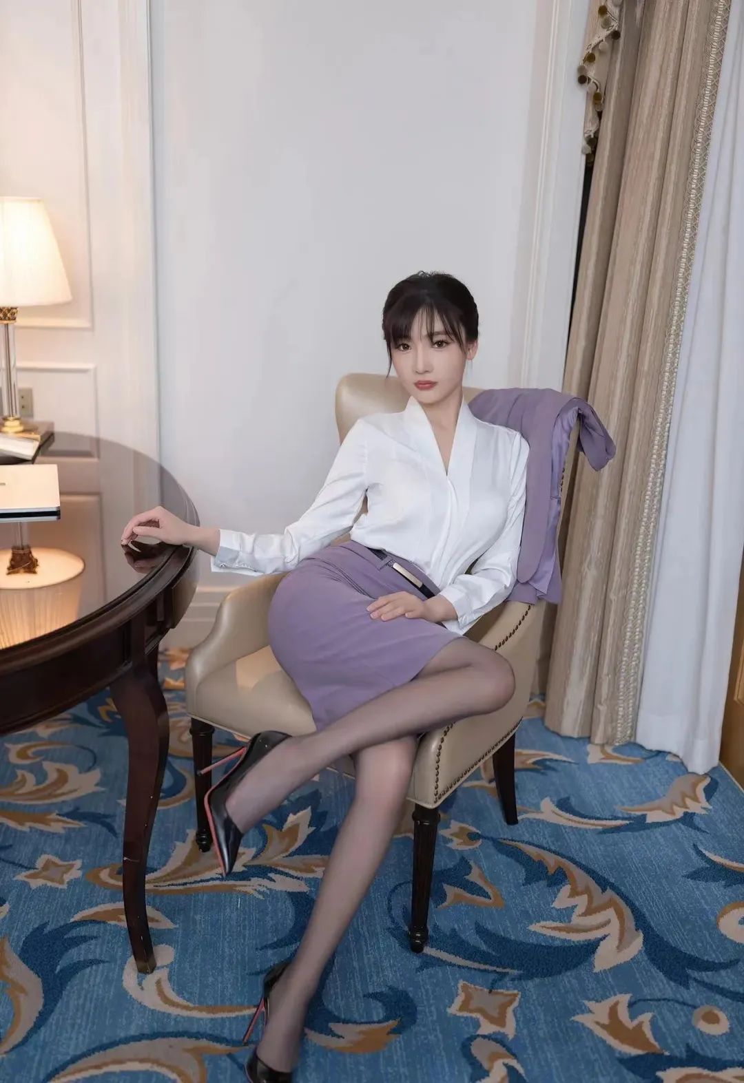 写真 | 紫色职业装，韵味独特 - 炫图天下