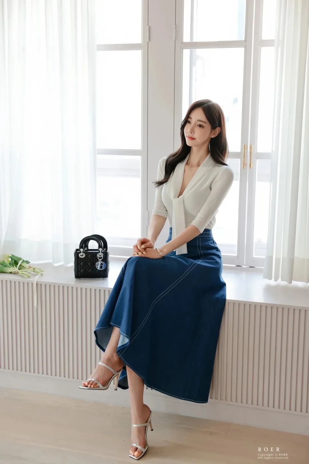 孙允珠图鉴917，蓝白撞色套装典雅优美 - 炫图天下